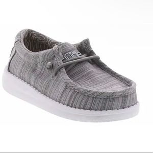 Lightly used toddler size 6
